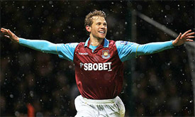 Jonathon Spector beats Manchester United