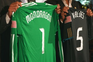 Mondragon and Valdes presented to the press and Union fans