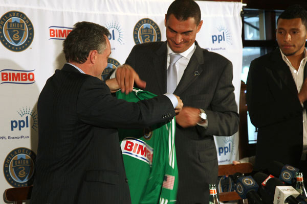 Mondragon presented with his jersey