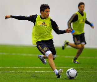 Torres is driven, Casey settling in, Rigby out, Beckham to PSG, WC poster, more news