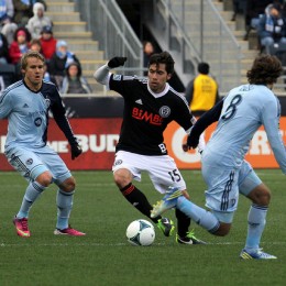 Gabriel Farfan working through the midfield