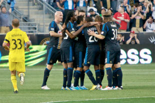 Union-celebrate-carroll-goal-310x206