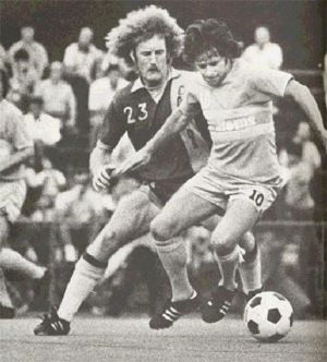 Andy Provan (foreground) battles Len Renery of the New York Cosmos. Photo courtesy of nasljerseys.com